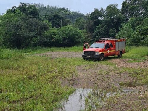 Bombeiros localizam corpo no rio Paraopeba