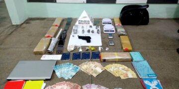 PM apreende maconha, cocaína, passaporte e prende 4 suspeitos de tráfico em Lafaiete