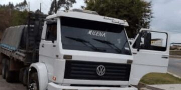 Caminhoneiro de Carandaí é feito refém e tem veículo roubado
