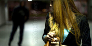 Homem amedronta mulheres com ameaças no meio da rua em Lafaiete