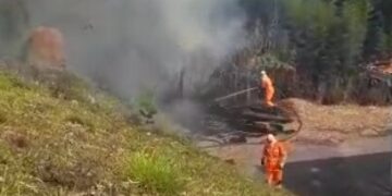 Incêndio em bambuzal próximo a basílica e centro de saúde em Lafaiete
