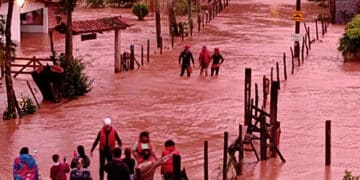 Tromba D’água inunda residências e ilha pessoas em Barbacena