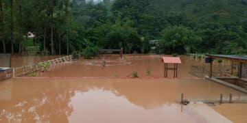 Tromba D’água inunda residências e ilha pessoas em Barbacena