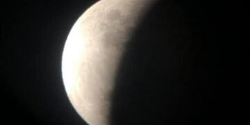 Telescópio na praça ajudou congonhense admirar eclipse lunar