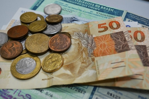 Só 9% dos brasileiros conseguem pagar despesas de início de ano com o que recebem