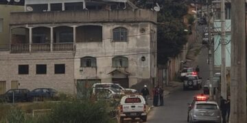 Operação policial no bairro Guarani em Lafaiete tem apoio de aeronave