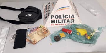Passageiro é flagrado com drogas em veículo de aplicativo