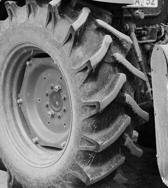 Roda de trator explode durante solda e jovem morre enquanto trabalha