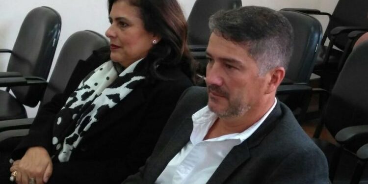 Férias de prefeito levantam rumores sobre renúncia