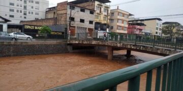 Região sofre com chuvas e cidades já têm pontos de alagamentos