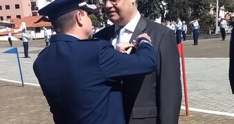 Lafayette de Andrada é agraciado com a medalha Mérito Santos Dumont
