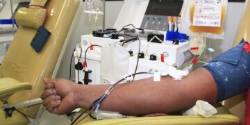 Hemominas recebe primeiro voluntário de doação de plasma para tratamento da covid-19