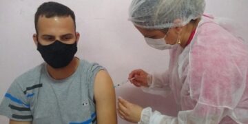 Congonhas vacina adolescentes sem comorbidades