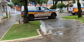 PM localiza arma, droga, menores e foragido da justiça em festa em sítio