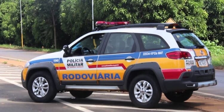 Polícia Rodoviária escolta transporte de carga superdimensionada na região