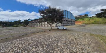 Prefeito de Lafaiete anuncia reabertura de poliesportivo