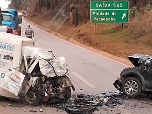 Acidente na BR 040 envolve três carros, causa uma morte e deixa feridos