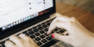 Internauta terá de indenizar homem por mensagens ofensivas em rede social