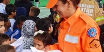 Corpo de Bombeiros e TG recebem homenagem em escola de Lafaiete