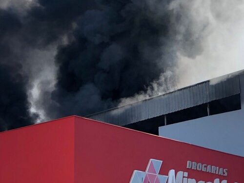 Incêndio em loja de manutenção de eletrodomésticos em Lafaiete