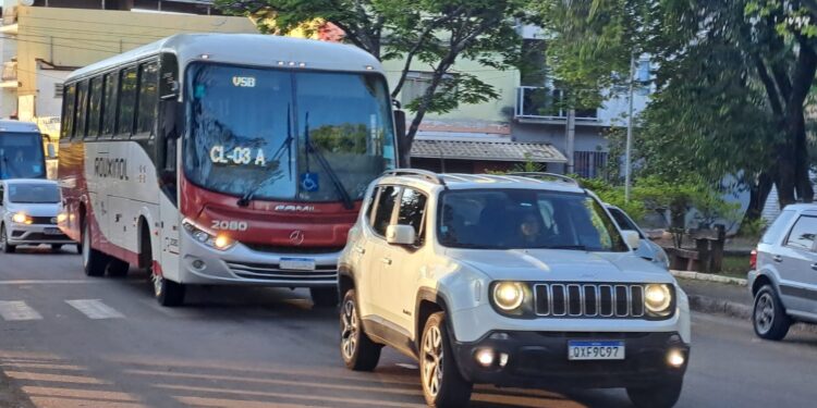 DMT sugere rotas para evitar lentidão de trânsito próximo a obra de viaduto