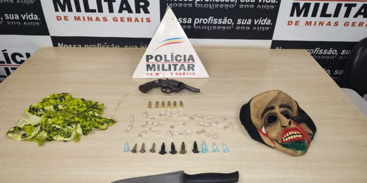 PM prende homens armados no caminho para um roubo