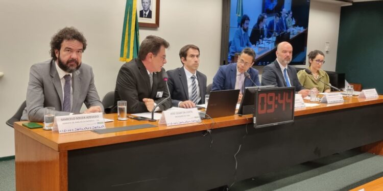 Presidente da CNDL participa de audiência pública na Câmara dos Deputados