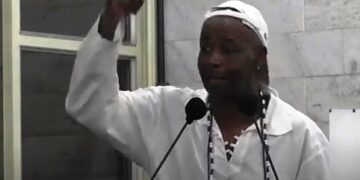 Mestre Nem “dá aula” sobre consciência negra em sessão da Câmara