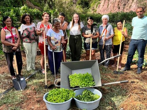 Emenda impositiva: vereadora Damires entrega ferramentas para uso em hortas comunitárias