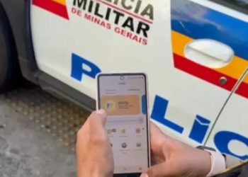 PM flagra tráfico de drogas e conduz três suspeitos em Lafaiete
