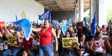 Servidores da educação estadual reivindicam 41,83% de reajuste