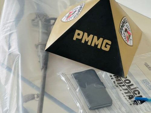 Homem invade celular de mulher e é preso