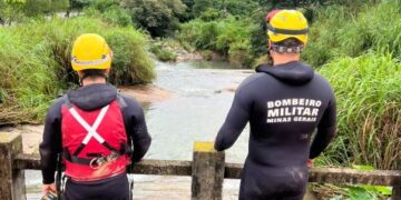 Bombeiros buscam por possível vítima arrastada por correnteza