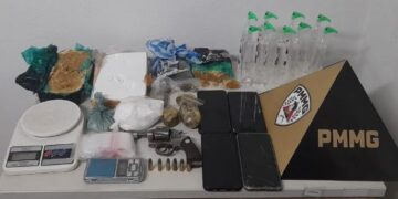 PM apreende arma e drogas e prende dois no São João