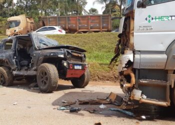 Motorista morre em colisão com carreta na BR-040