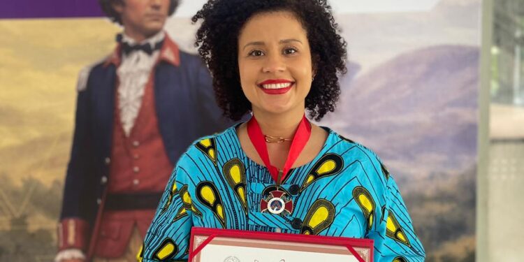 Servidora de Lafaiete é agraciada com a Medalha da Inconfidência