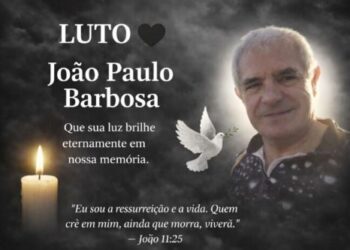 Familiares e amigos se despedem de João Paulo Barbosa