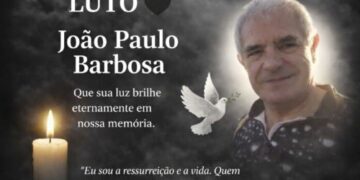 Familiares e amigos se despedem de João Paulo Barbosa