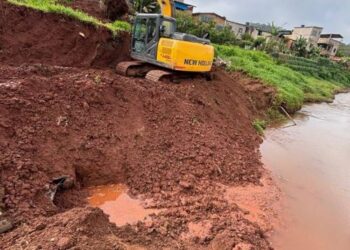 Desassoreamento de rios para conter alagamentos em Congonhas