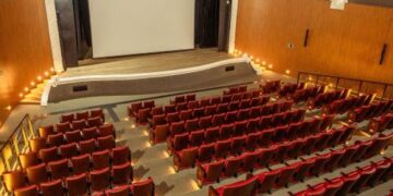 Cine Teatro Leon retoma sessões e resgata tradição cultural