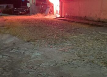 Mulher é suspeita de atear fogo em residência