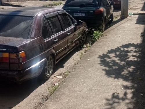 Oficina irregular trava trânsito no bairro Arcádia em Lafaiete