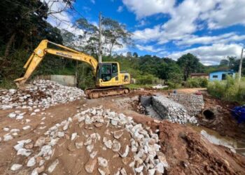 Nova ponte no Córrego do Moinho reduz risco de enchentes