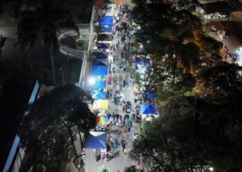 Praça Minas Gerais tem limpeza reforçada após feiras