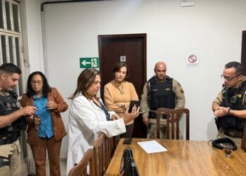 Pastor usa Tribuna da Câmara para discursos de injúria misógina e ataques às mulheres