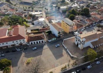 Interdição altera trânsito em rua central de Ouro Branco