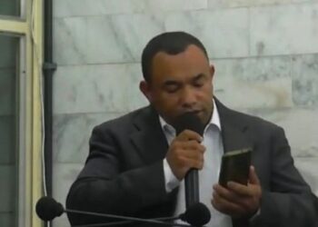 Pastor usa Tribuna da Câmara para discursos de injúria misógina e ataques às mulheres