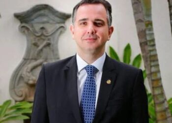 Pacheco adia decisão e trava disputa em Minas