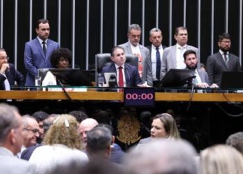 Bancada mineira apoia fim da escala 6×1 na Câmara